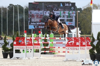 The legendary John Whitaker takes victory in Fontainebleau’s main class of the day The legendary John Whitaker takes victory in Fontainebleau’s main class of the day